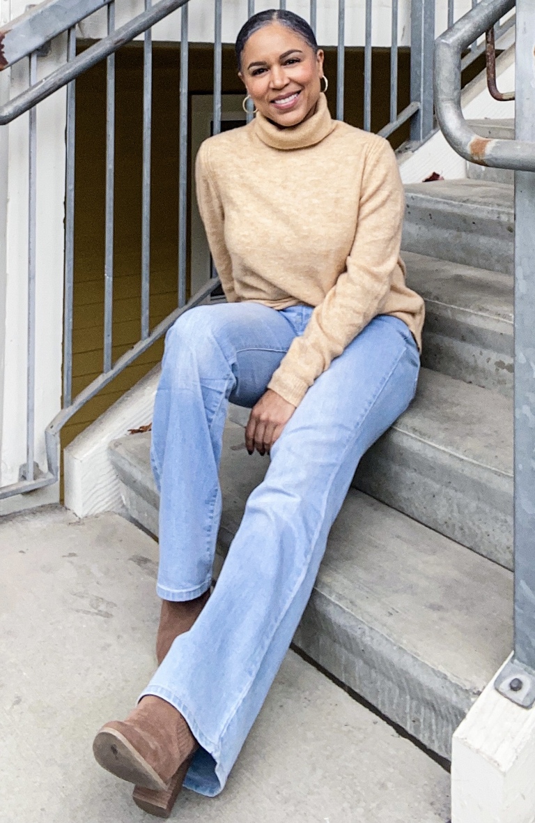 Beige turtleneck sweater and bootcut jeans outfit