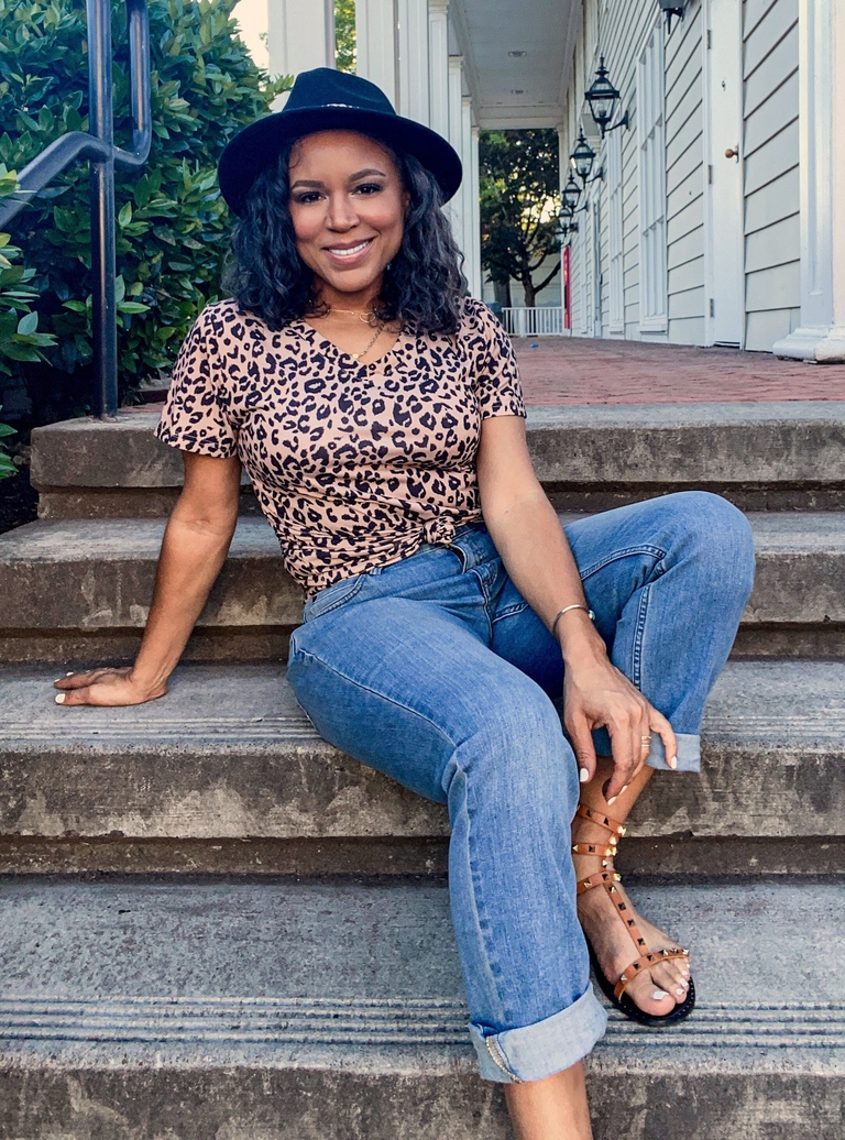 leopard Vneck tee and jeans